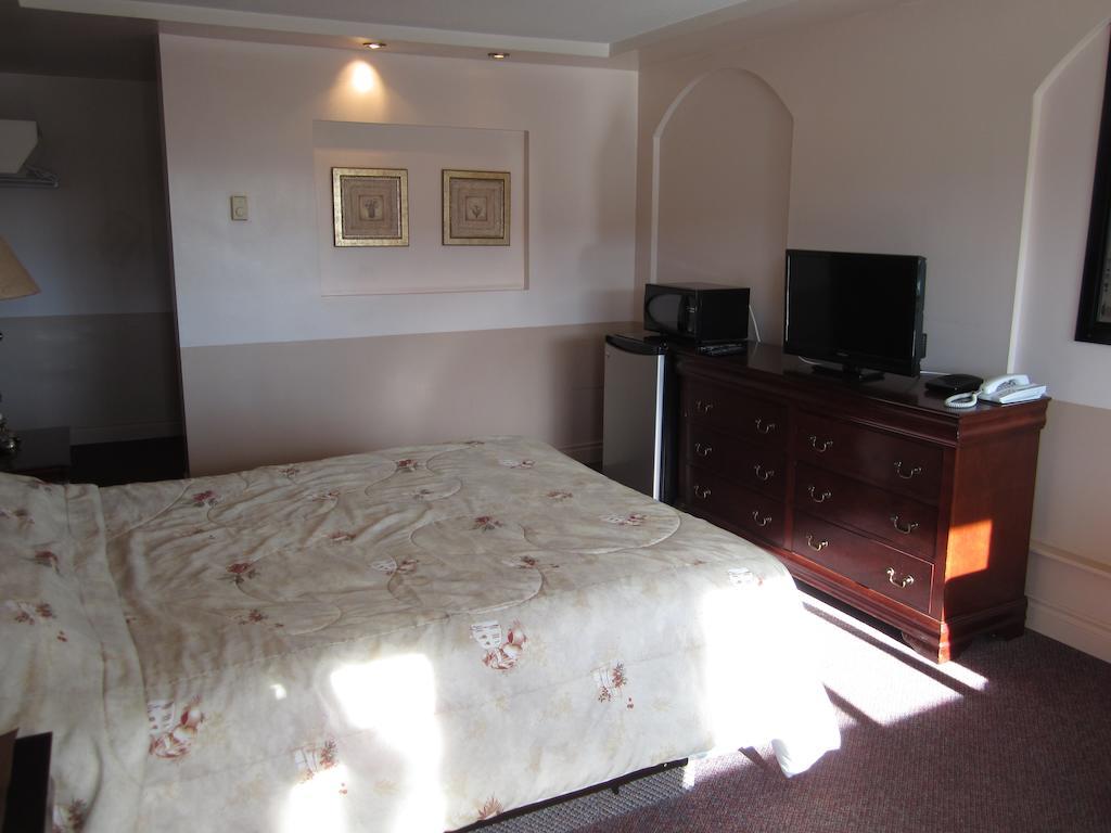Traveller'S Inn Dawson Creek Buitenkant foto