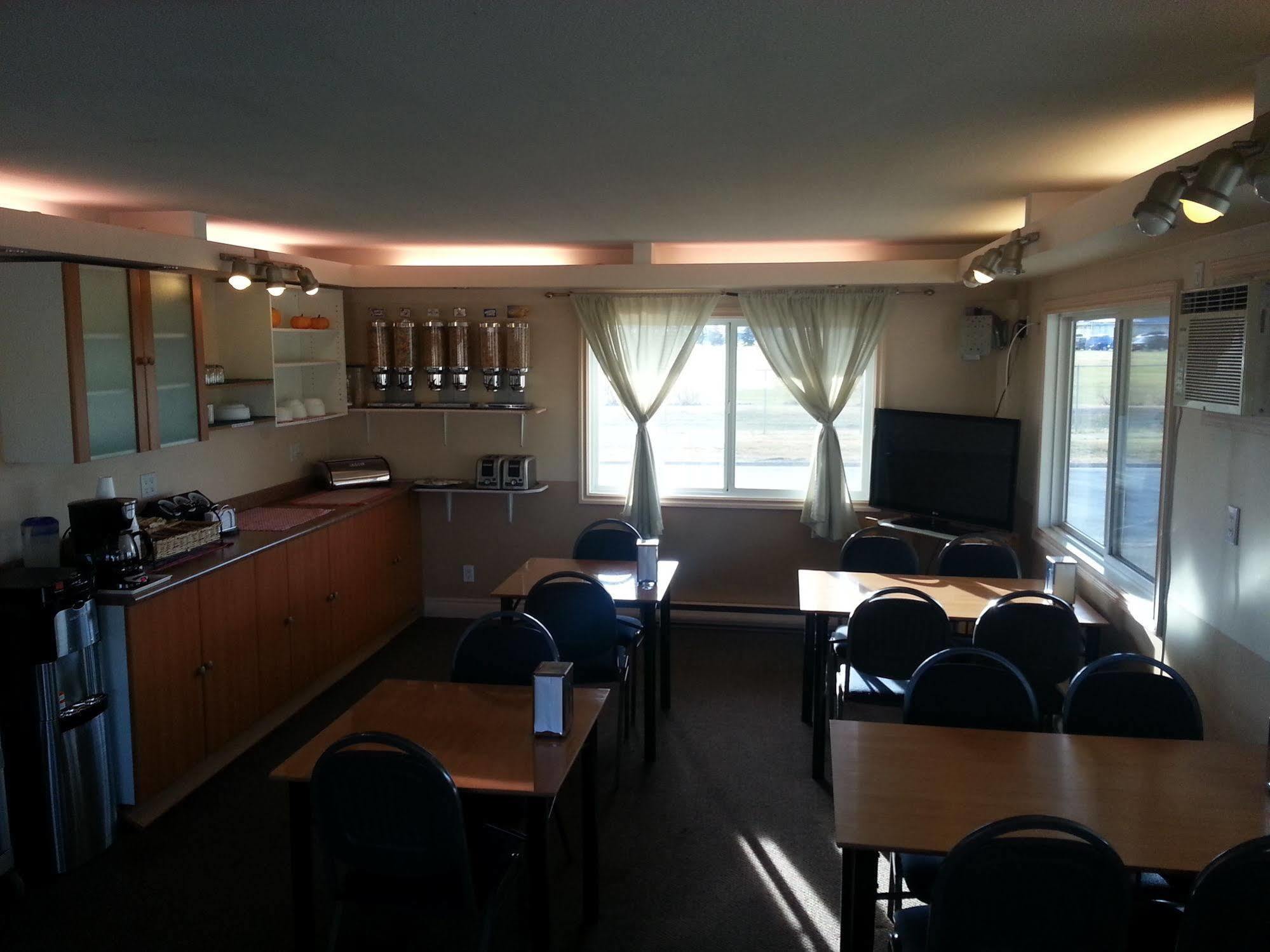 Traveller'S Inn Dawson Creek Buitenkant foto